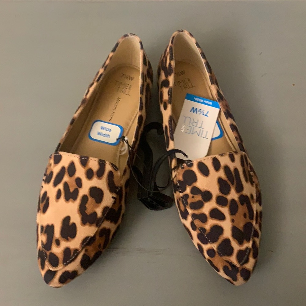 NWT leopard flats